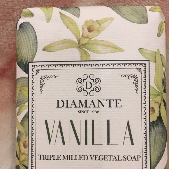 Diamante Vanilla Scented Tripple Milled Vegitable Soap Made in Italy NWT 9.1 oz - Picture 2 of 15